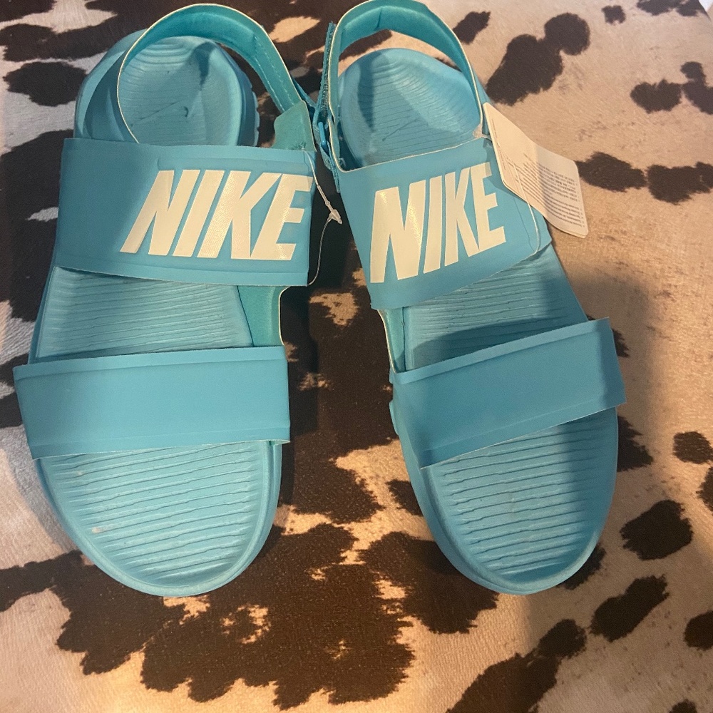 Nike women’s sandals bwt